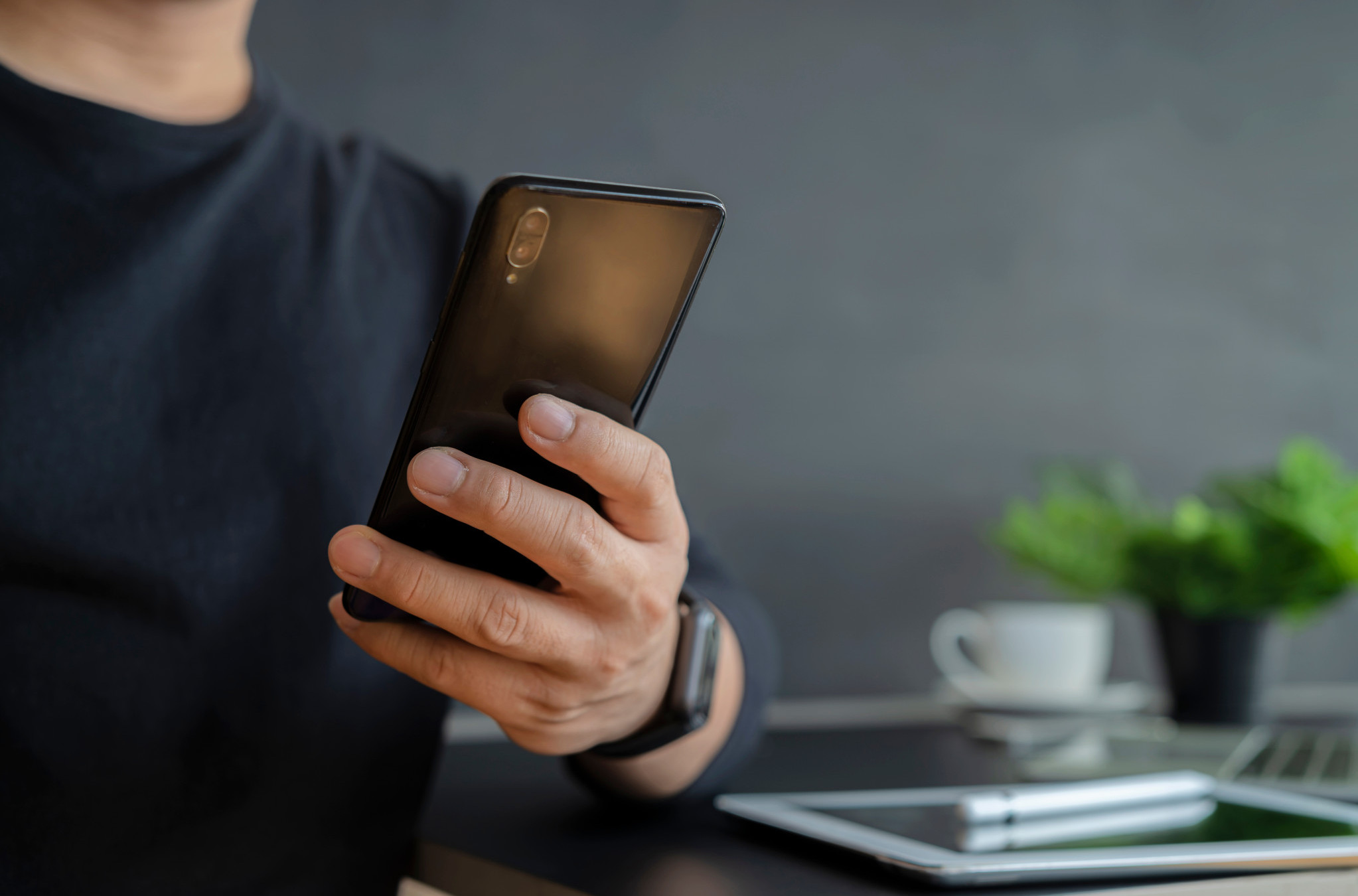 "Znaš li sa kim pričaš?" Pevač iz Zvezda Granda se javio na nepoznat broj, a sa druge strane linije - ON! Ovo nikako nije očekivao