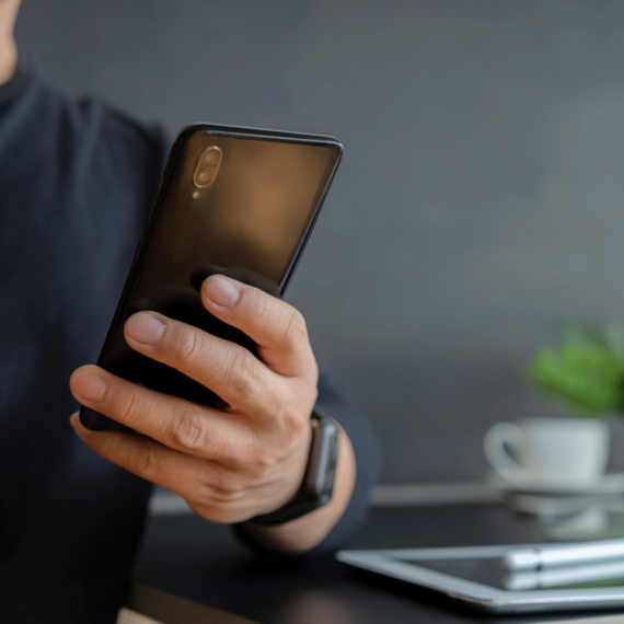 "Znaš li sa kim pričaš?" Pevač iz Zvezda Granda se javio na nepoznat broj, a sa druge strane linije - ON! Ovo nikako nije očekivao