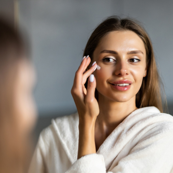 Retinol vam može biti odličan SAVEZNIK U NEZI kože, ali samo ako se PRAVILNO KORISTI! Izbegnite ovih 5 najčešćih grešaka!