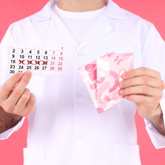 "Titanik je potonuo brže nego što je on shvatio poruku" Jedva je razumeo da mu je devojka TRUDNA! O reakciji ovog budućeg tate svi pričaju (VIDEO)