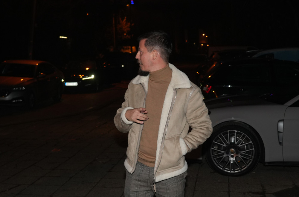 Naš pevač drži vrtić u Beogradu, i u njemu radi kao domar