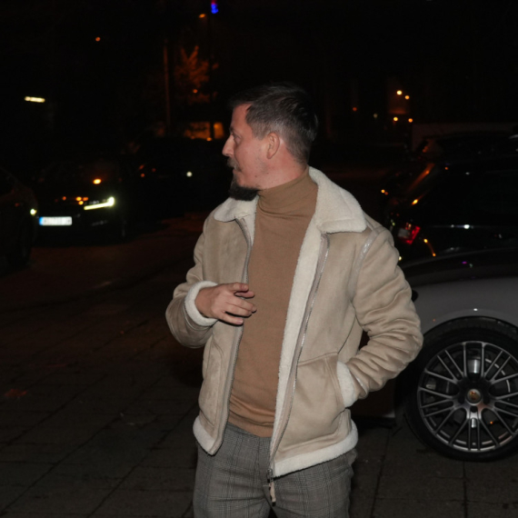 Naš pevač drži vrtić u Beogradu, i u njemu radi kao domar