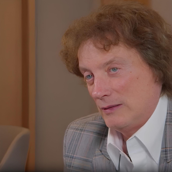 Šta rade Tonči Huljić i njegova supruga u automobilu? (VIDEO)