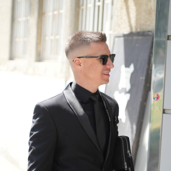 Milan Mitrović otkrio kako ga je osvojila supruga u jeku njegove popularnosti: „Zvao sam drugara da mu ispričam“ VIDEO