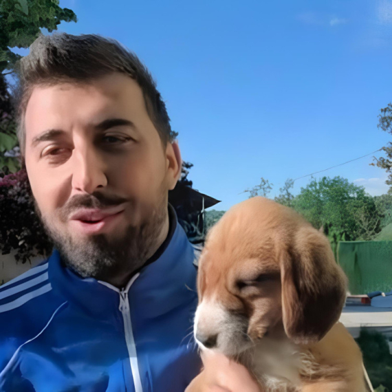 Mašinovođa je zaustavio voz i SPASIO ŠTENE koje je trčalo po šinama - Odlučio je da je UDOMI, a evo i KAKO je kuca dobila NAJLEPŠE IME
