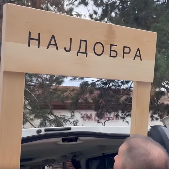 EXploziv - Nedelja, 31. maj - Selo od svega 2.600 stanovnika, a iz njega čak 39 doktora nauka i 37 reprezentativaca