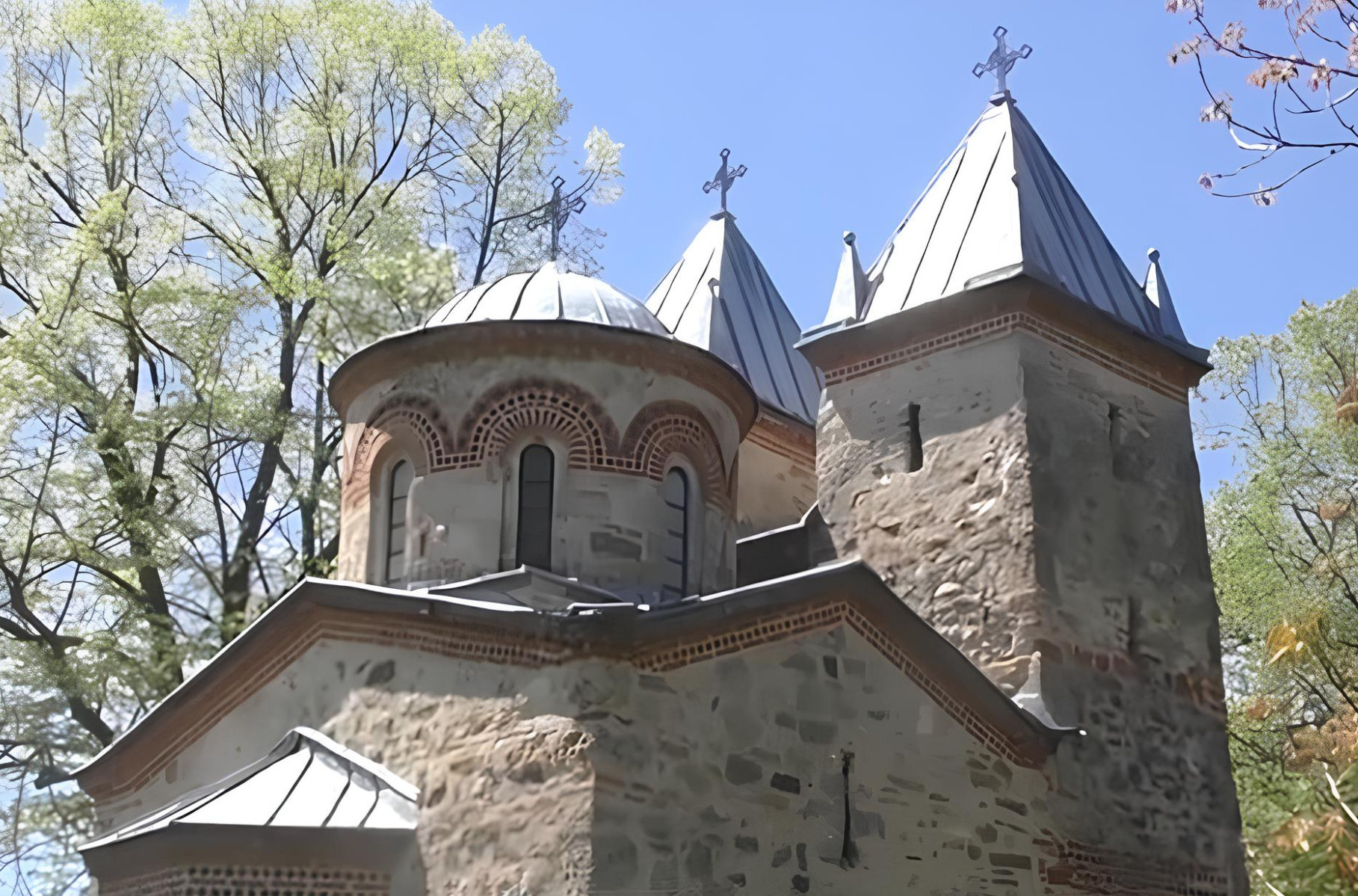 Znate li gde se nalazi SRPSKI NOTR-DAM? Ova crkva je po mnogo čemu JEDINSTVENA, ali jedna FRESKA se izdvaja (VIDEO)