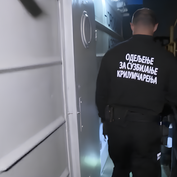 EXploziv - Nedelja, 7. jun -  Carina ne spava!