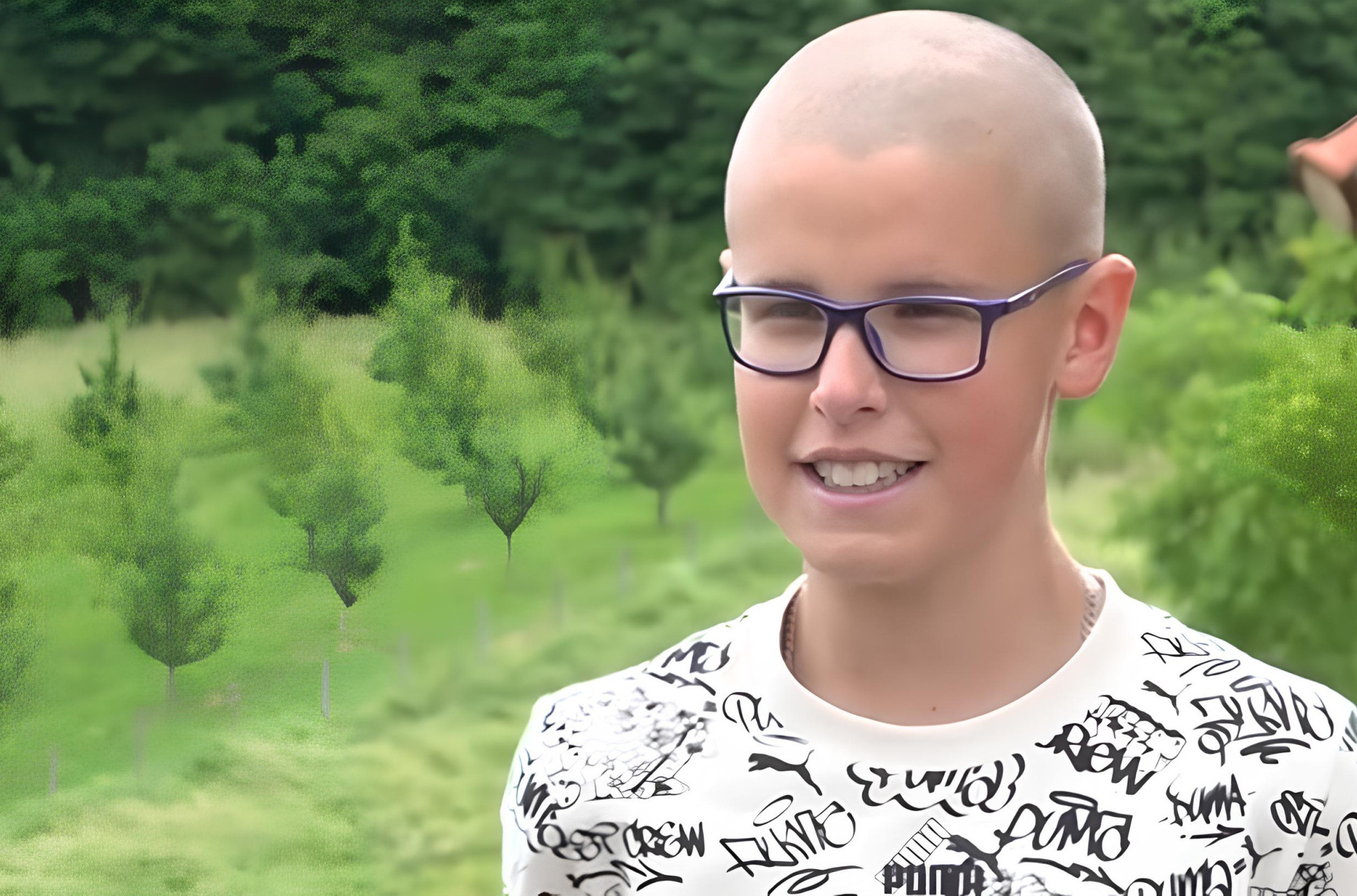 Dečak Bogdan ima neobičnog ljubimca - došetao je iz šume, a sada su takoreći NERAZDVOJNI (VIDEO)