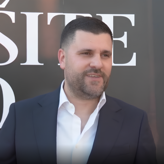 Zašto je pevač odlučio da baš u "NAJTEŽEM ŽIVOTNOM TRENUTKU" izađe sa novom pesmama (VIDEO)