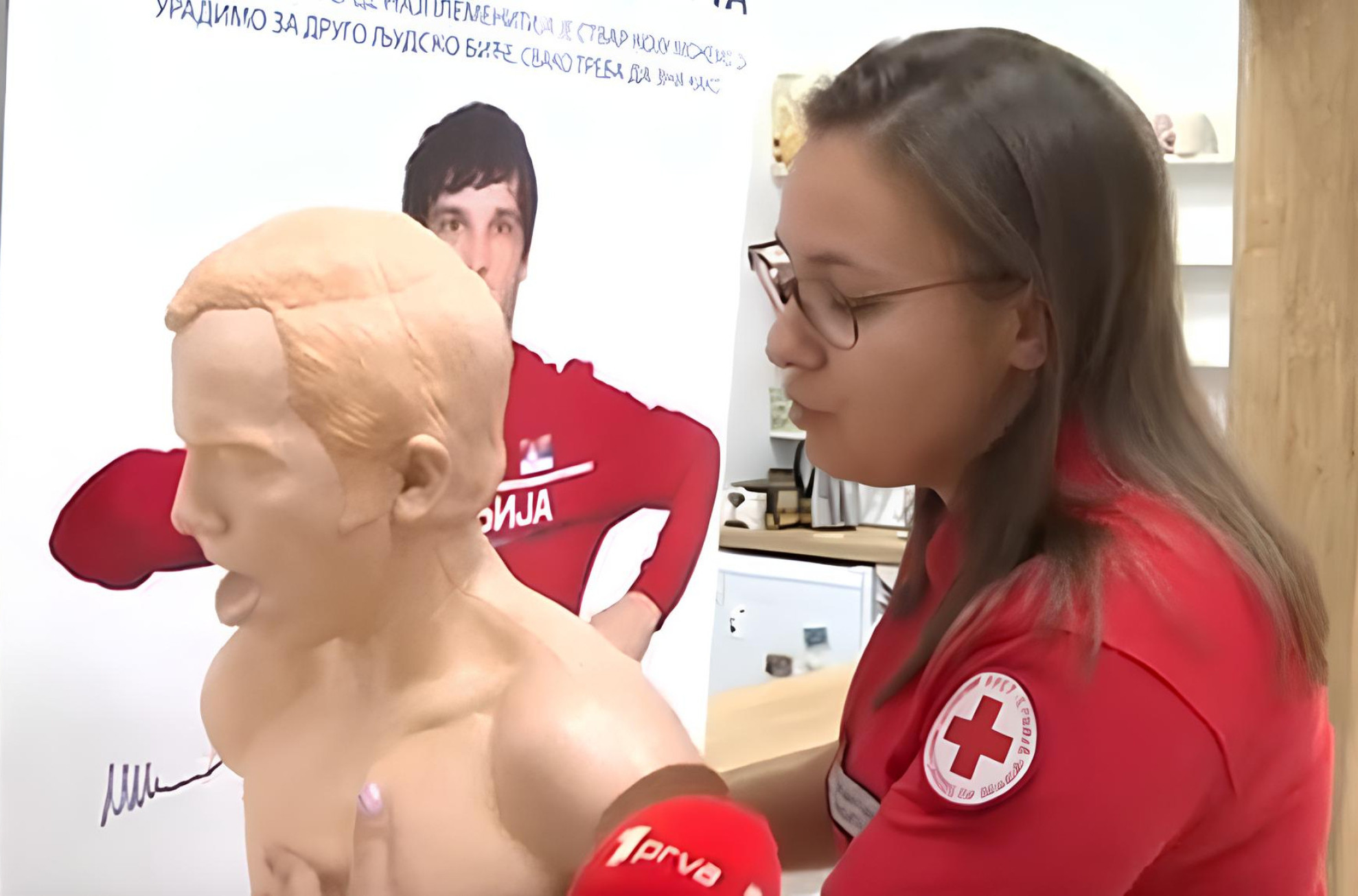 NAUČITE DA POMOGNETE SEBI I DRUGIMA! Evo ŠTA tačno treba da se radi ukoliko dođe do GUŠENJA (VIDEO)