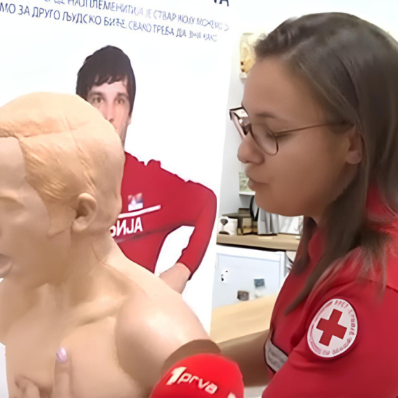 NAUČITE DA POMOGNETE SEBI I DRUGIMA! Evo ŠTA tačno treba da se radi ukoliko dođe do GUŠENJA (VIDEO)