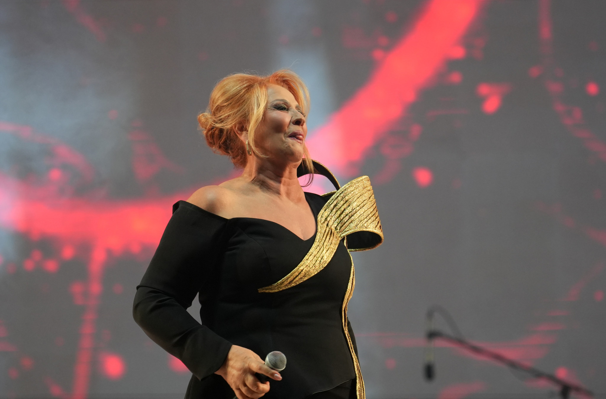 Olja Karleuša: "Odgovorno tvrdim da je među pevačima Ćana najbolji čovek!" (VIDEO)