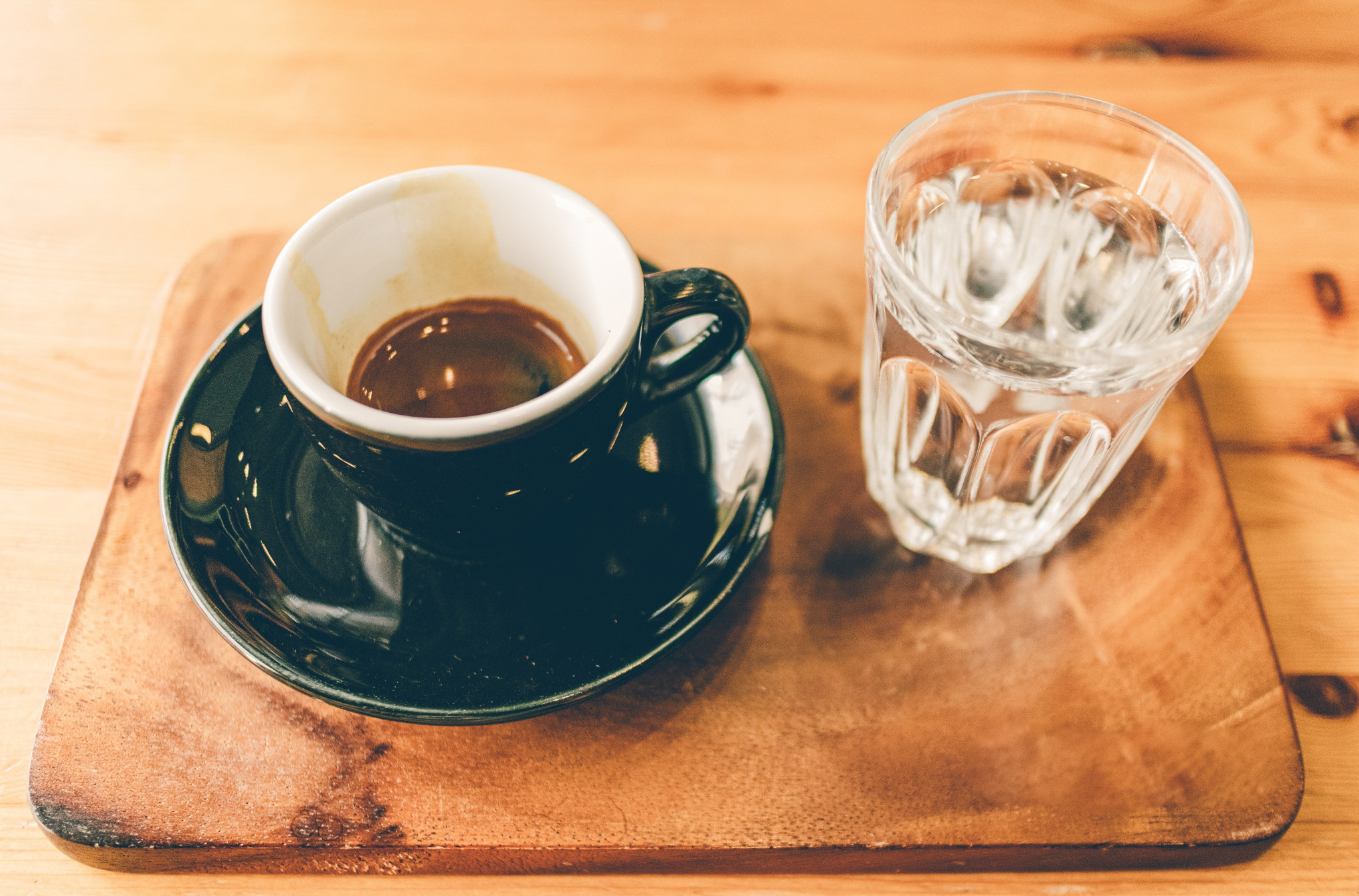 Pijete vodu POSLE KAFE? Italijani bi se naljutili! Evo KAKO oni to rade - tradicija stara vekovima