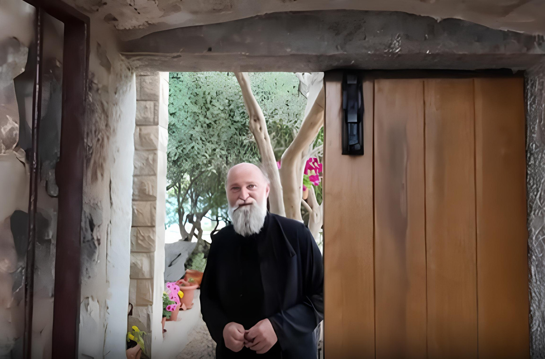 Otac Jovan i njegova dva galeba žive NA OSTRVU! Zimi su sasvim sami, talasi se dignu i do 7 metara visine, a leti je DRUGA PRIČA (VIDEO)