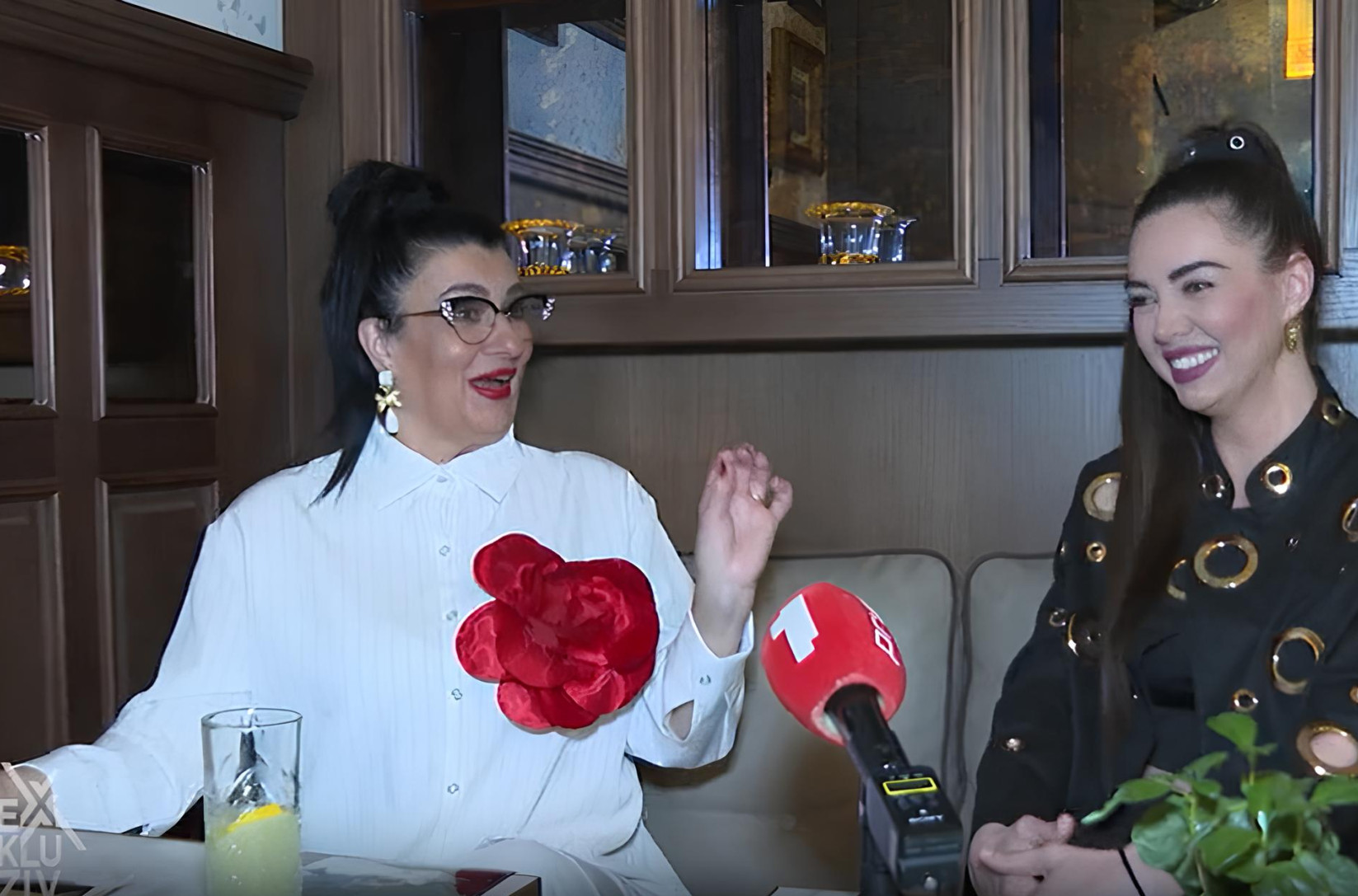 Saška Karan prvi put SA ĆERKOM pred kamerama! Miljana ispričala anegdote iz života, a zbog jednog pitanja, dobila upozorenje: “Pazi sine, šta ćeš da kažeš..."