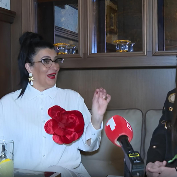 Saška Karan prvi put SA ĆERKOM pred kamerama! Miljana ispričala anegdote iz života, a zbog jednog pitanja, dobila upozorenje: “Pazi sine, šta ćeš da kažeš..."