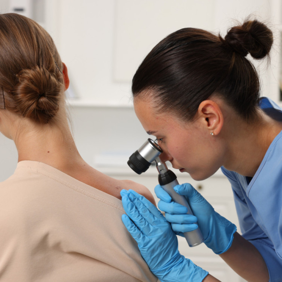 Besplatni dermatoskopski pregledi danas ispred opštine Novi Beograd