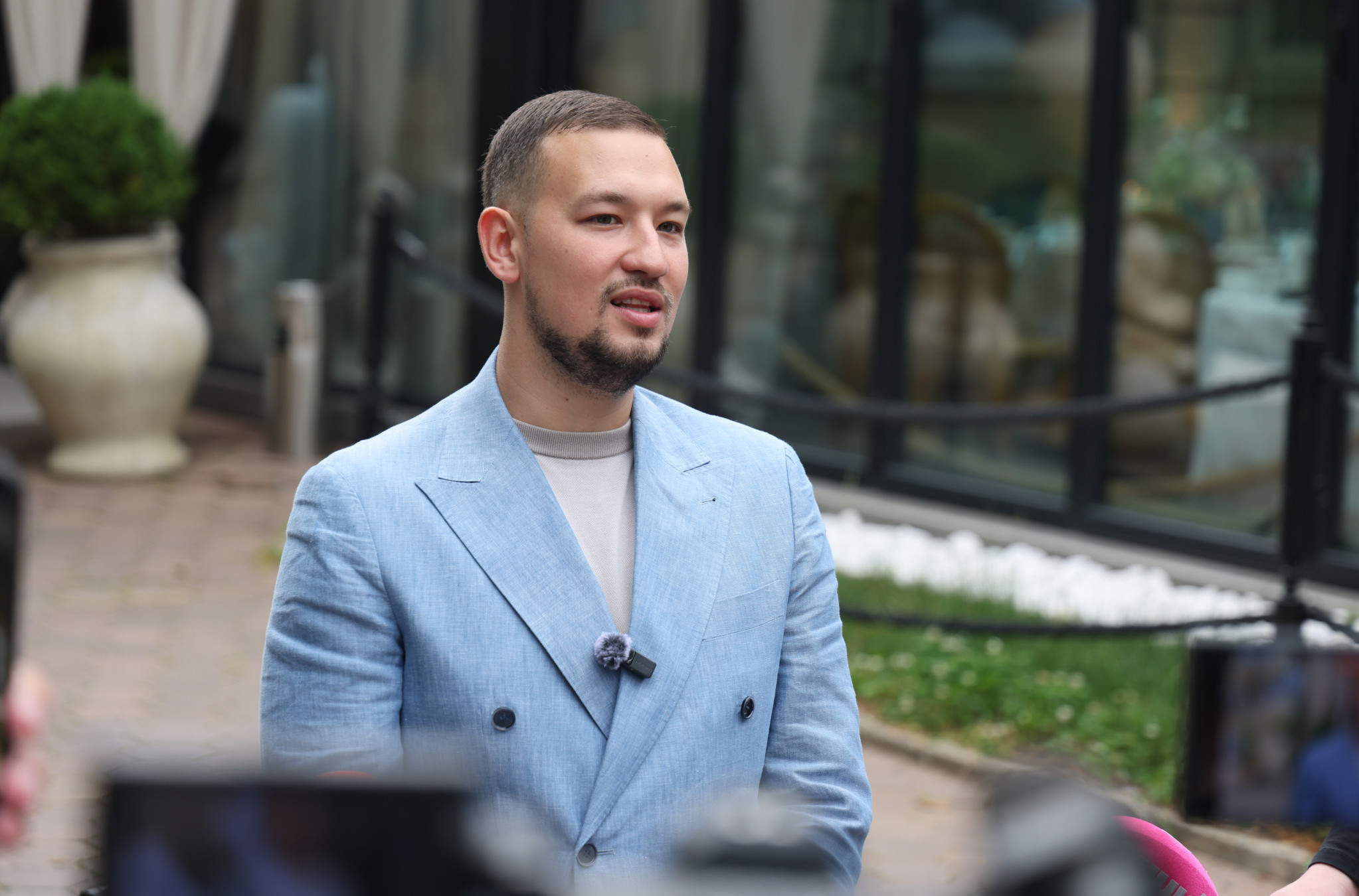 "Dešava se da dođu da iskoriste tih 15 minuta marketinga" Pevač Uroš Živković progovorio kakvo je stanje na ESTRADI!