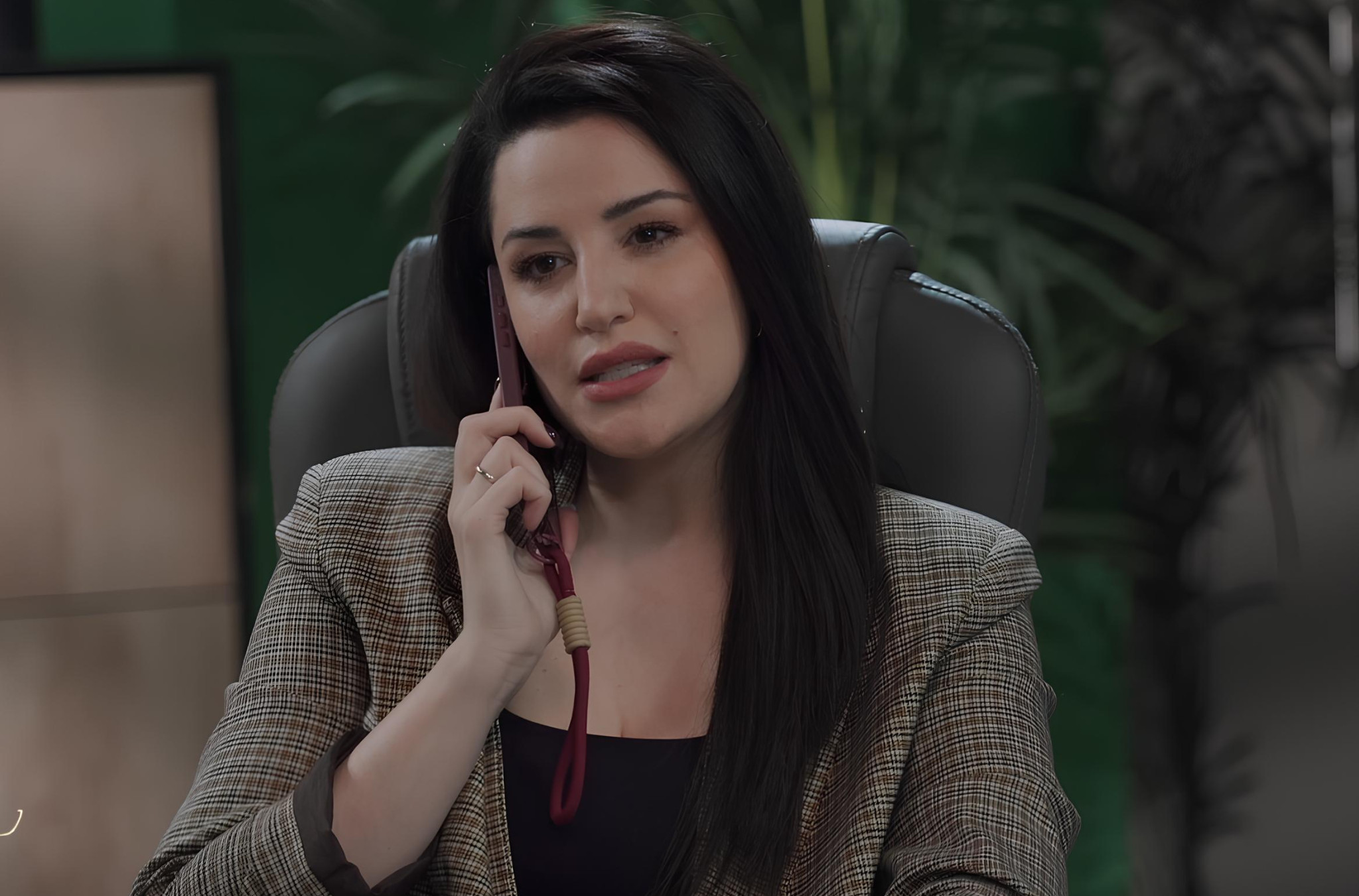 Igra sudbine: Ljubav nakon greha - Petak, 26. jun - "Jedna devojčica i njena mama su uspele da oduzmu oružje tvojim saradnicima?"