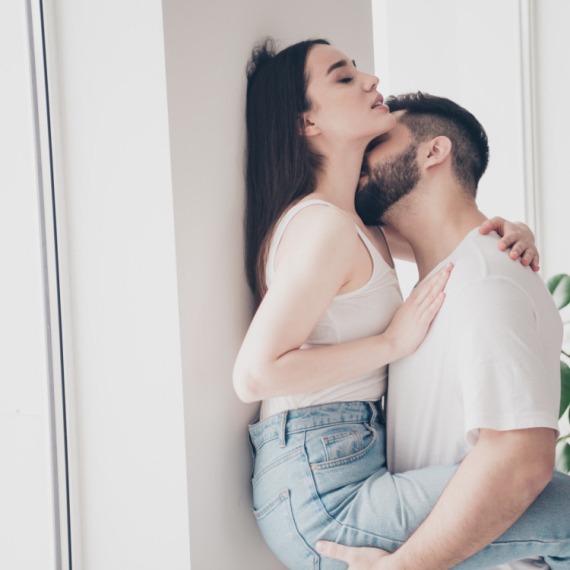 Osetljivi deo ženskog tela za koji muškarci kažu da ih izluđuje — a nisu ni grudi ni zadnjica!