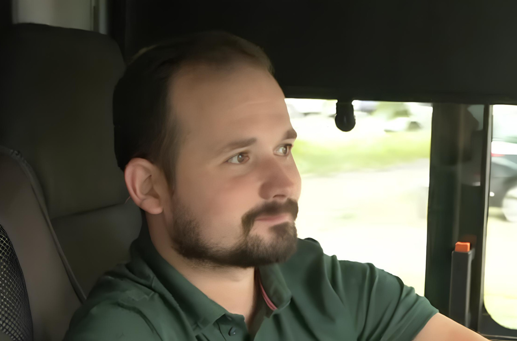 Nije pevač, ni influenser, ali ga zna skoro cela Srbija! Kako je vozač autobusa 706E osvojio mnoga srca? (VIDEO)
