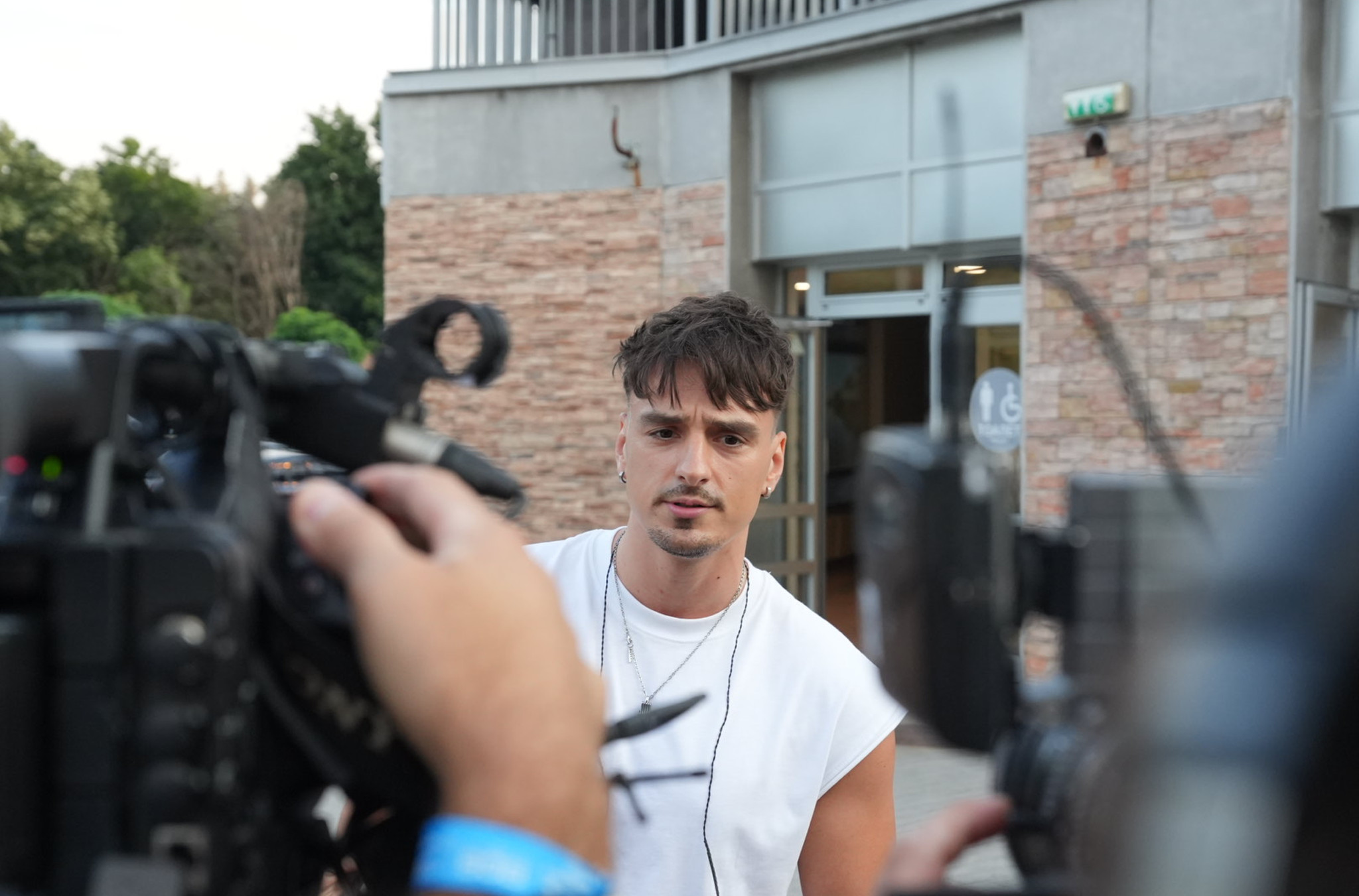 I on ima svoj ritual! Evo ŠTA Adi Šoše radi pred svoj koncert (VIDEO)