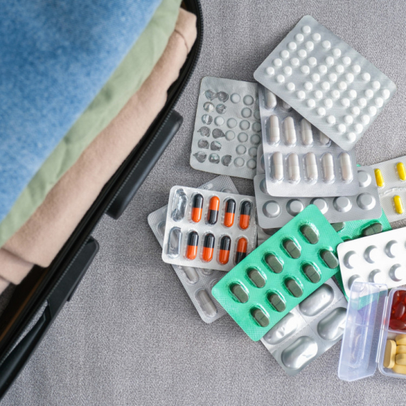 Svi nose PUTNU APOTEKU na letovanje, ali na OVO većina zaboravi! Farmaceutkinja savetuje ŠTA obavezno treba da ponesete!