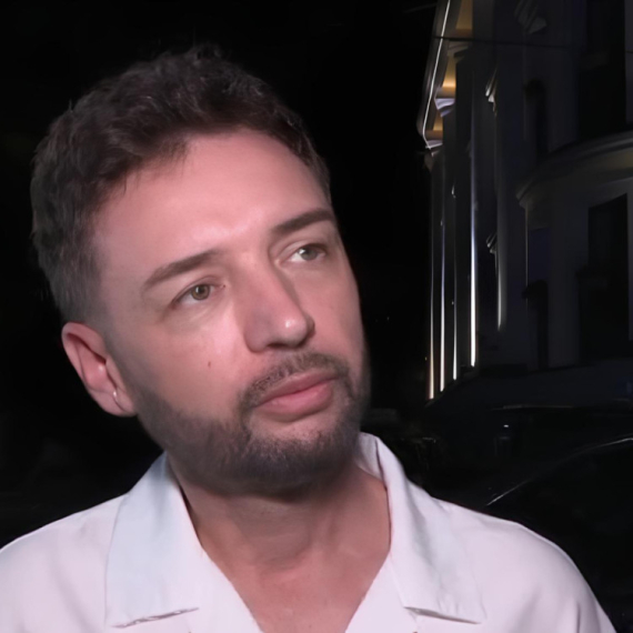 I na odmoru USTAJE U 6? Pevač priznao KAKAV je kao turista - ovo se retko sreće! (VIDEO)
