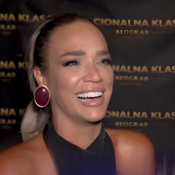 Pevačica Marija Mikić otkrila ŠTA radi OD 4 DO POLA 7!