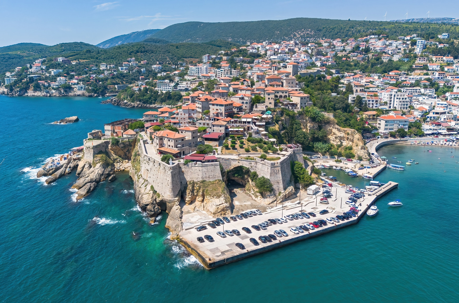 Mnogi dolaze u Ulcinj zbog plaža, ali da li ste posetili njegov jedinstveni Stari grad? Evo zašto ga godišnje posete stotine hiljada turista (VIDEO)
