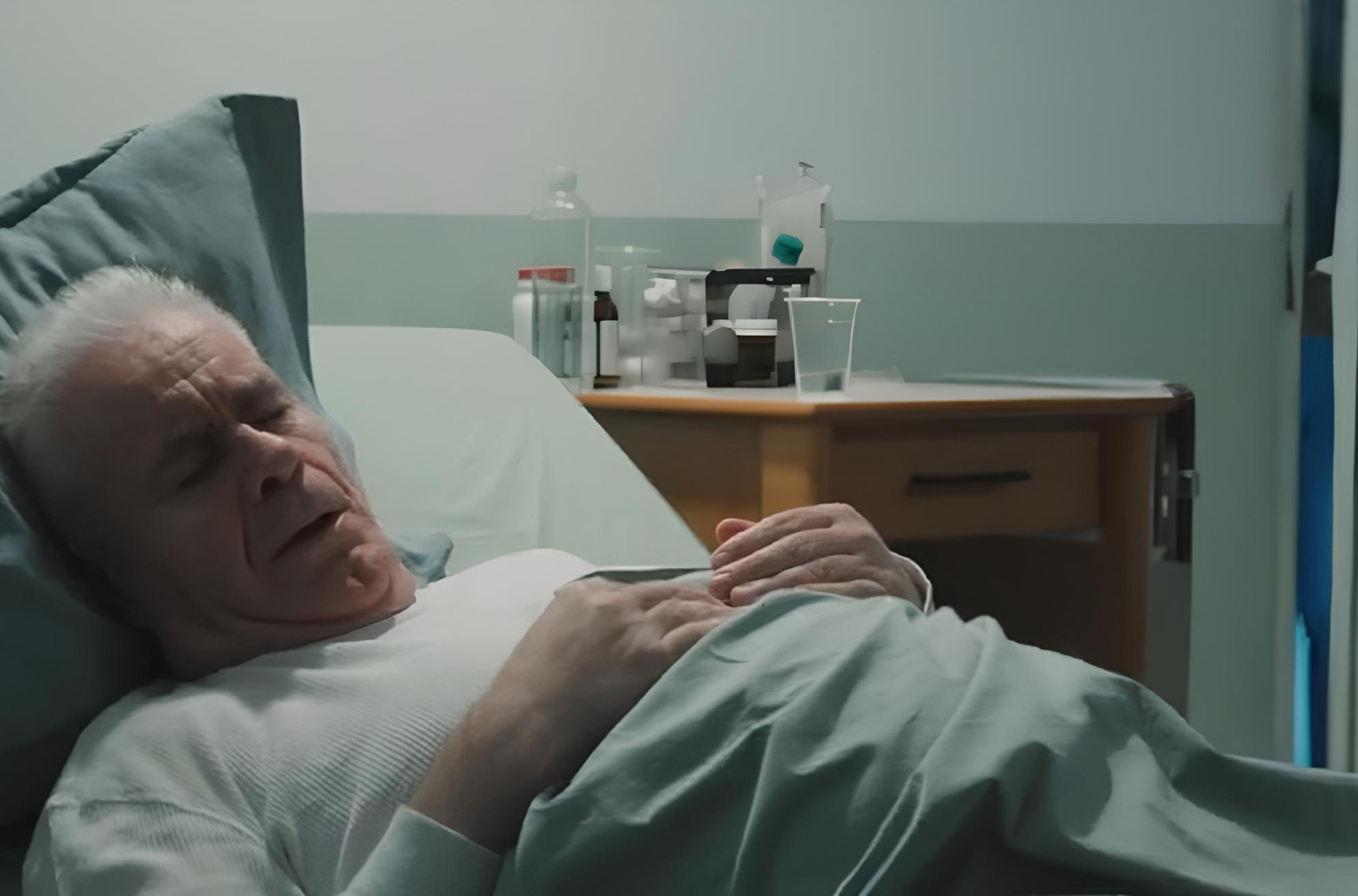 Igra sudbine: Ljubav nakon greha - Petak, 7. avgust - Dok Grkljan bunca, u njegovu sobu ulazi...