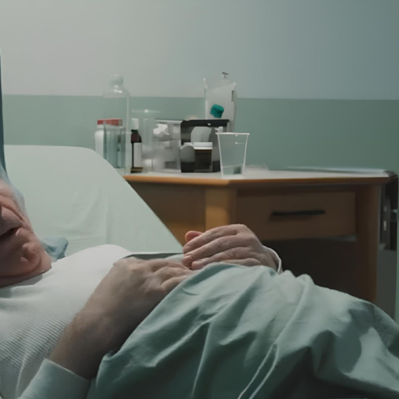 Igra sudbine: Ljubav nakon greha - Petak, 7. avgust - Dok Grkljan bunca, u njegovu sobu ulazi...