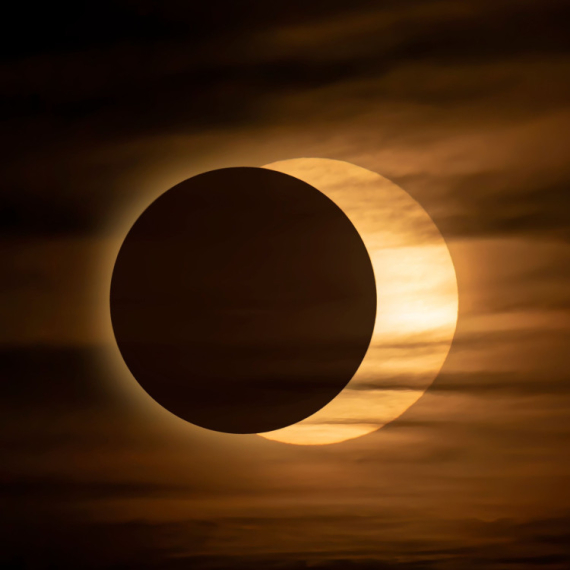 Astronomski SPEKTAKL na nebu iznad Srbije: Evo kada i gde možete da posmatrate POMRAČENJE SUNCA i na šta morate da OBRATITE PAŽNJU