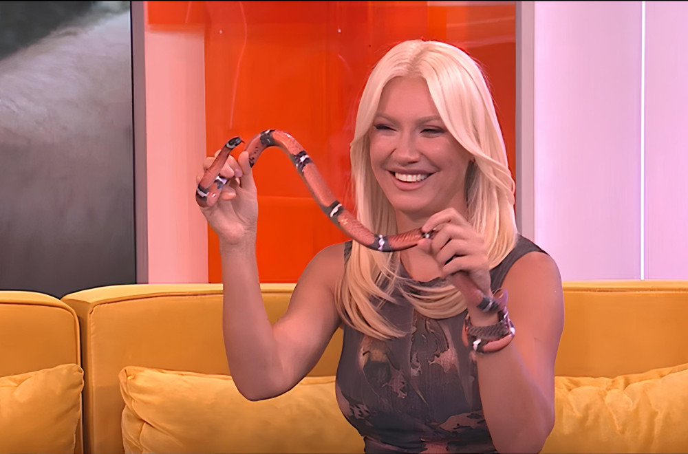 Bojana Ristivojević sa ZMIJOM U RUKAMA! Voditeljka pokazala ŠTA JE HRABROST! (VIDEO)