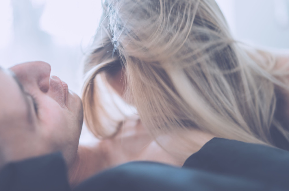 Ova poza u kojoj ŽENA PREUZIMA KONTROLU potpuno menja pravila igre