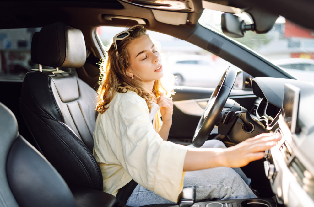 Auto vam se usijao na suncu? Trik od 15 sekundi izbaciće vreli vazduh pre nego što uključite klimu