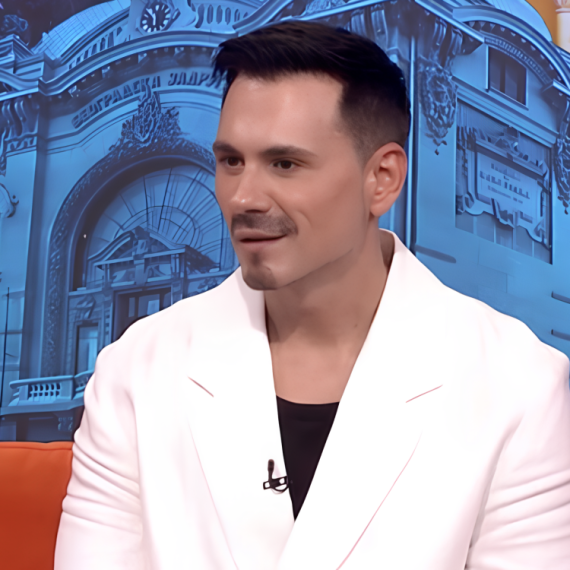 Nada se da će ga publika PRIHVATITI: Nakon 12 godina pauze Bojan Bjelić se VRAĆA na muzičku scenu!