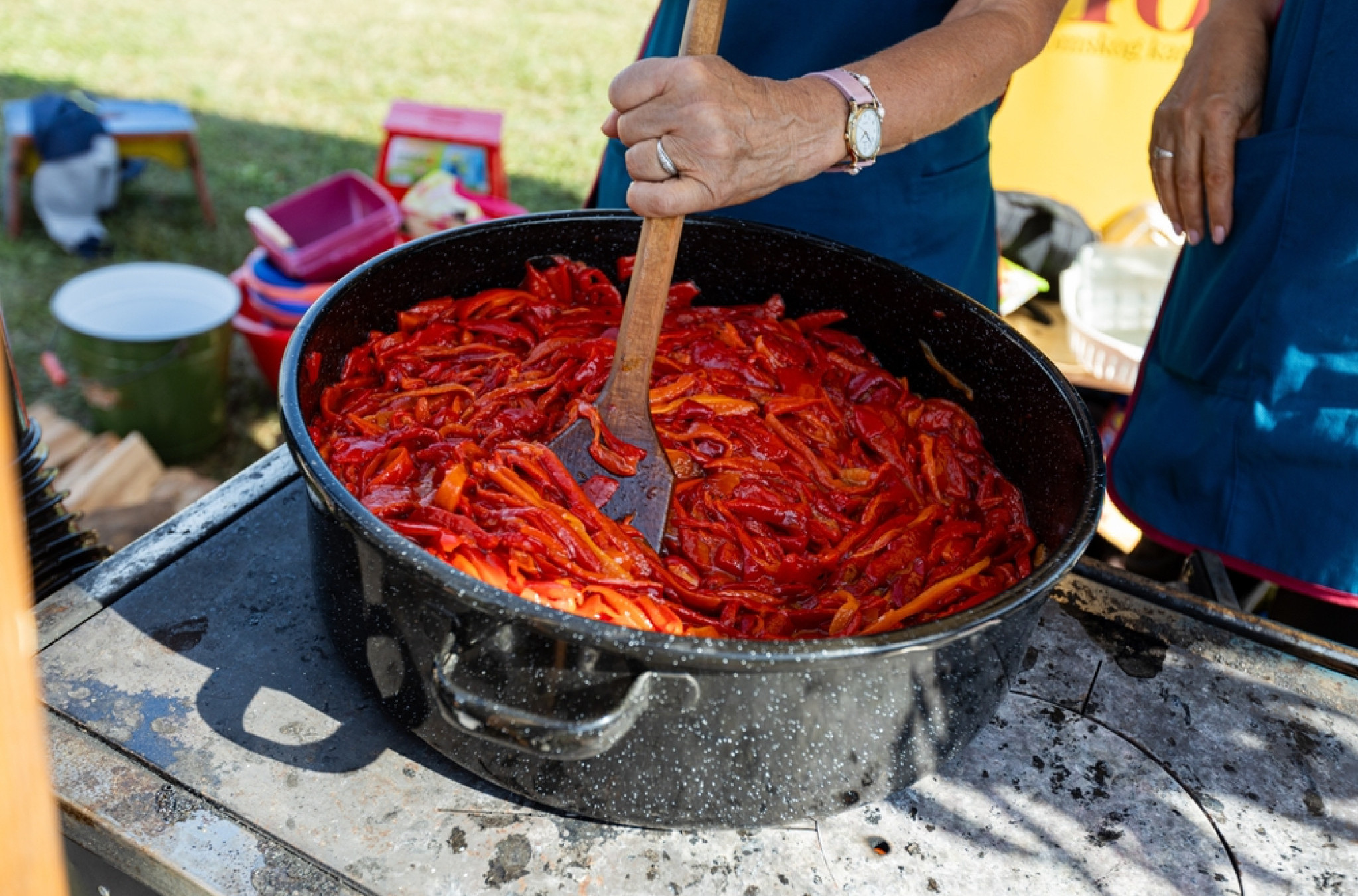 Počinje sezona ajvara, pijace su pune povrća, a evo koliko trenutno košta kilogram paprika!