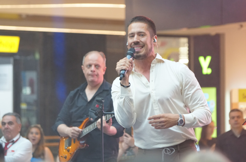 „IDEM GLAVOM KROZ ZID“: Nikola Rokvić je ODBIO VELIKI DŽEJEV HIT, a svoj najveći napravio od pesme za koju je njegov otac Marinko rekao da NE VALJA NIŠTA