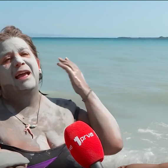 Čuvena plaža Ksi na Kefaloniji je PRIRODNI BESPLATNI spa centar za PODMLAĐIVANJE u koji dolaze žene iz celog sveta (VIDEO)