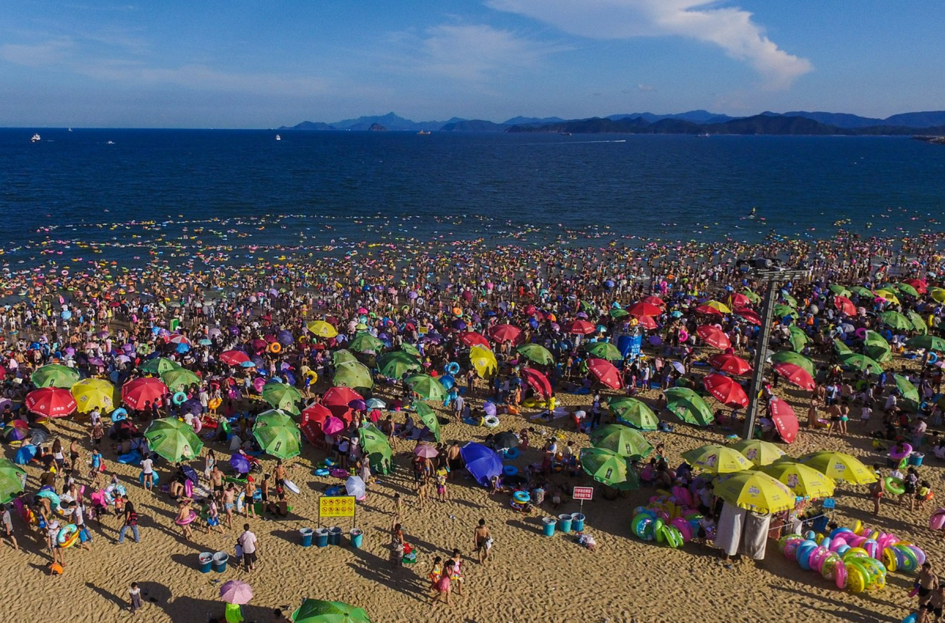 Da li biste posetili NAJKRCATIJU PLAŽU na svetu? (VIDEO)