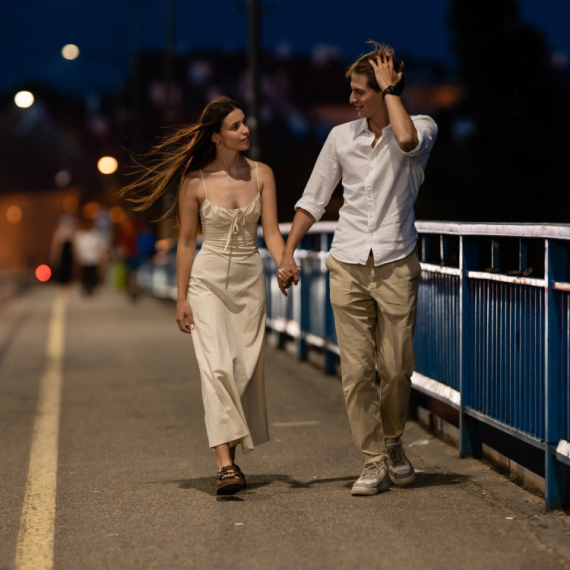 Novi dejting trend "wildflowering" sve popularniji: Da li je baš ovo kraj "situejšnšip" veza?