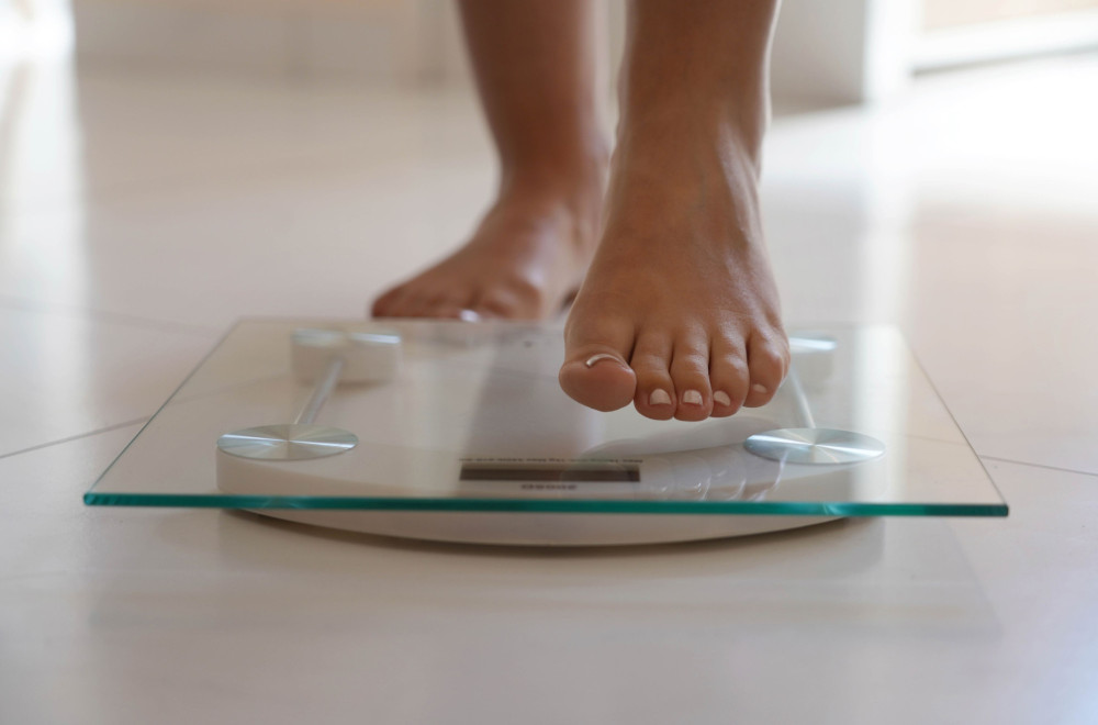 Kilogrami su „padali“, a grudi su joj rasle: Poprsje je danas guši u snu, a od njega ne može da vidi sopstvena stopala