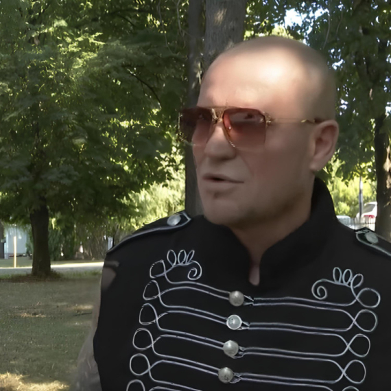 Na prejlistama Neše Tvinsa nalaze se pesme različitih žanrova, ali jednu vrstu muzike NE MOŽE NIKAKO DA SLUŠA!