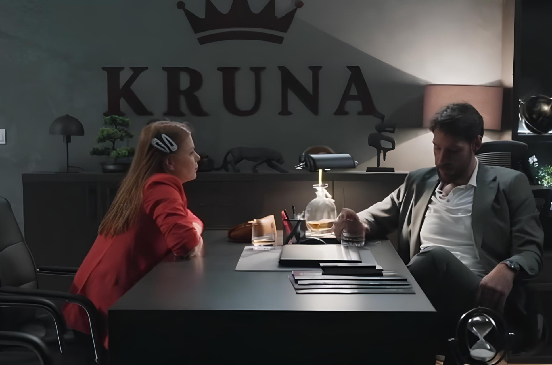 Igra sudbine: Ljubav nakon greha - Četvrtak, 27. avgust - Suna otvoreno preti Urošu: "Relja je mala beba u donosu na to šta ja mogu da ti napravim"