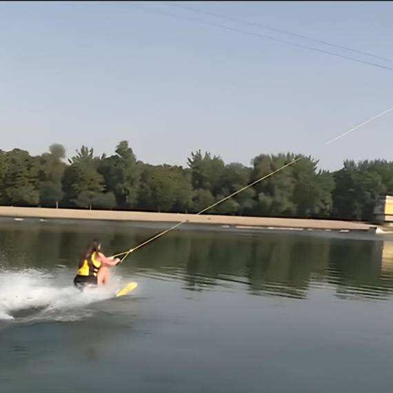 Skijanje na vodi: Može li POTPUNI POČETNIK već prvog dana da STANE NA SKIJE?