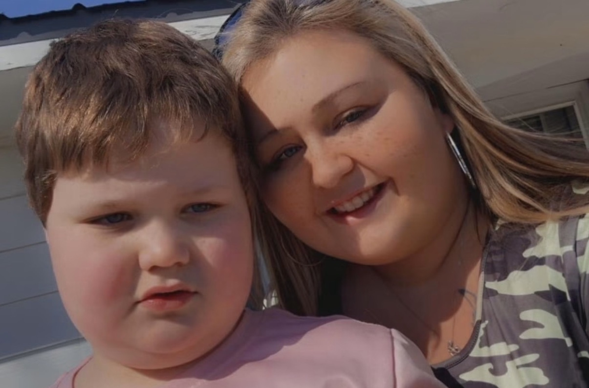 Jedna mama je ISTETOVIRALA TASTATURU na ruci iz dirljivog razloga - sada njen sin može da "PIŠE" čak i kada tehnologija zakaže (VIDEO)
