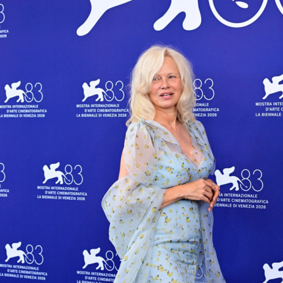 Pamela Anderson zablistala u Veneciji bez trunke šminke: Njene iskrene reči o bolesti dirnule mnoge