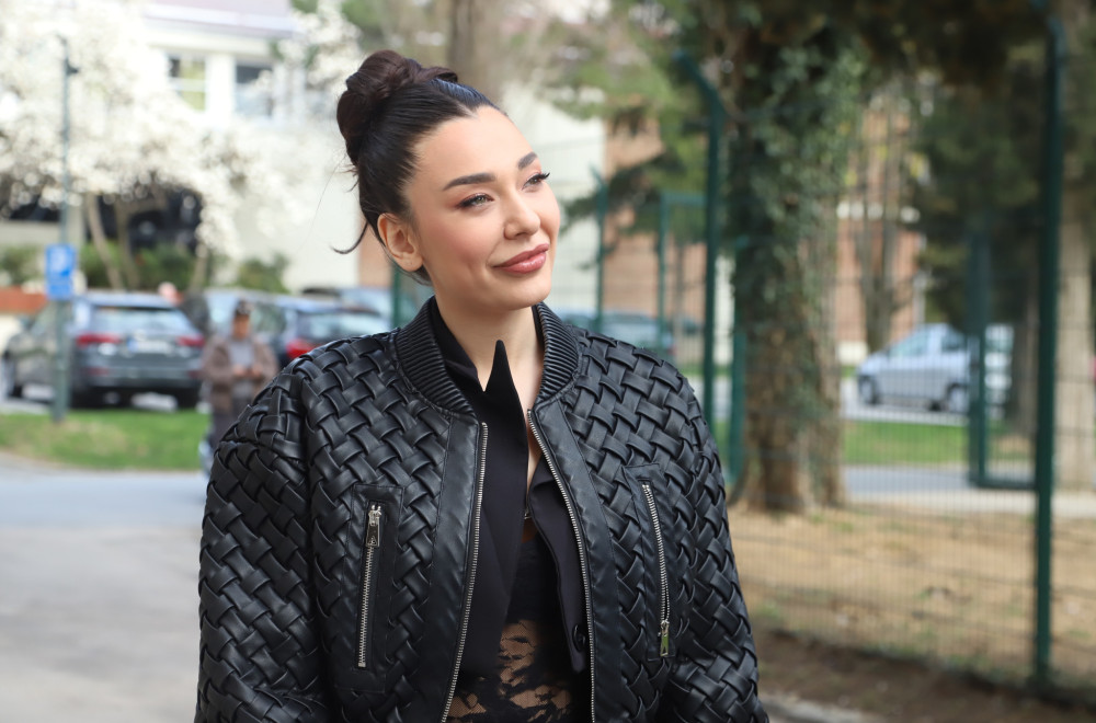 „Na leđima imam mamine oči“: Sanja Vučić otkrila značenja svojih tetovaža, pa priznala zbog čega jednu želi da skine